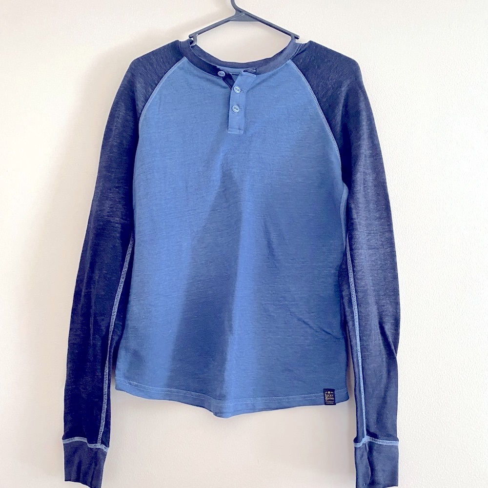 Boys/Teens size Small Lucky Brand Crew Neck. Color 2/tone Blue.